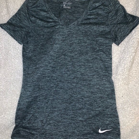 Nike Athletic T-shirt - Picture 1 of 2